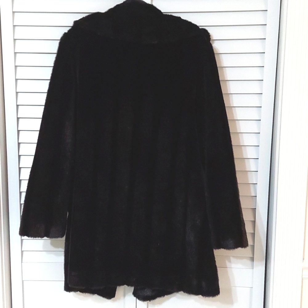 Faux Mink Coat, Size XL, Black Faux Fur‎ Mink Design, Soft Fur, Lined, Pristine! - Picture 11 of 12
